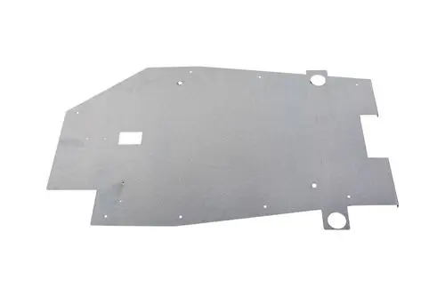 Metallblech von Brötje, rechteckige Form mit mehreren Löchern und einer quadratischen Aussparung, geeignet für Isolierungsanwendungen.
