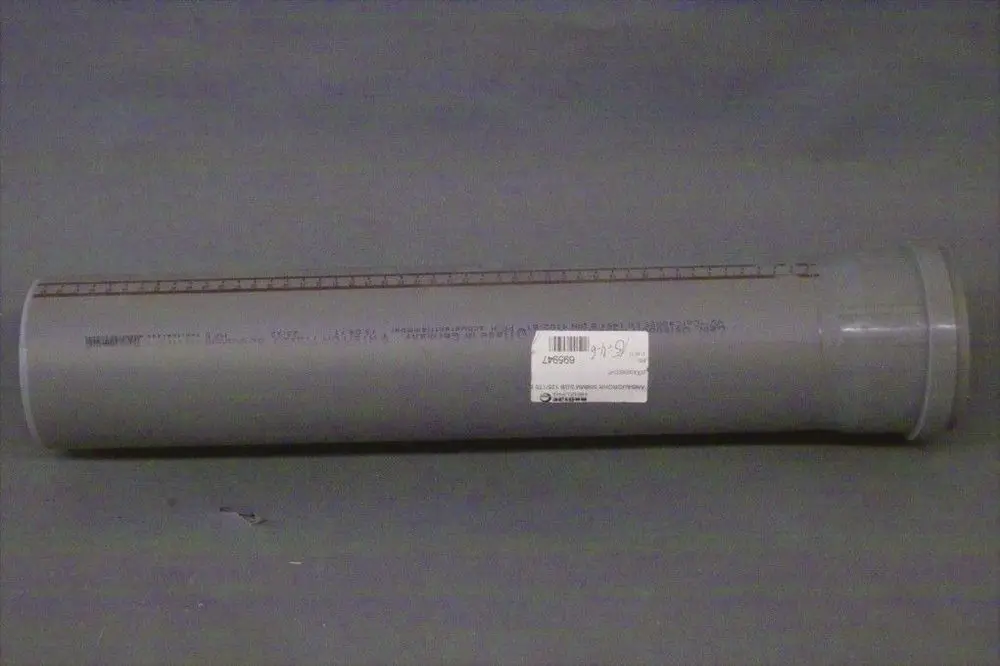 Graues Ansaugrohr von Brötje, zylindrische Form mit gerader Kante und Maßskala, auf einem neutralen Hintergrund platziert.