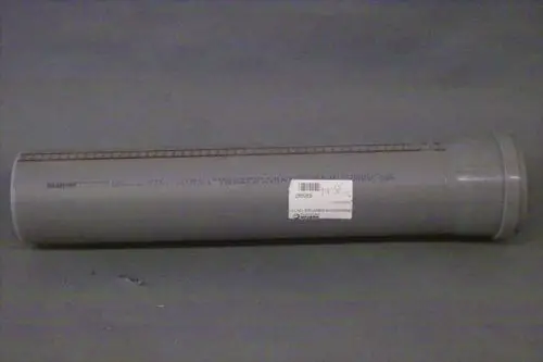 Graues Ansaugrohr von Brötje, zylindrische Form mit gerader Kante und Maßskala, auf einem neutralen Hintergrund platziert.