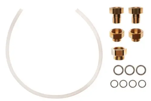 Brötje Adapterset mit mehreren Messing-Adaptern und Dichtungen, um Anschlüsse zu optimieren. Ein flexibles Rohr ist im Set enthalten.