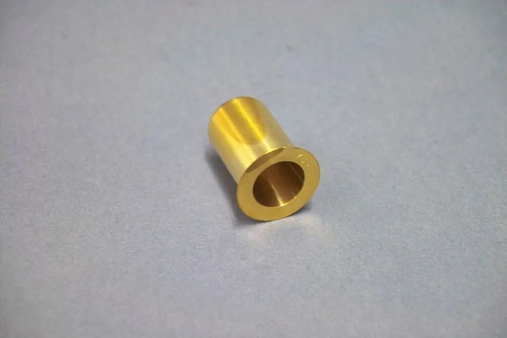 Brass Düse mit runder Öffnung und flachen Flansch, geeignet für Heiz- und Gasinstallationen. Produkt von Brötje, hergestellt aus Aluminium.