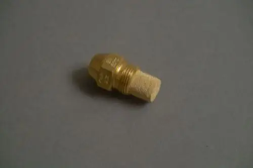 Goldfarbener Metalladapter mit feiner Maske, typischer Anwendungsbereich in Heizungssystemen. Brötje-Produkten zugeordnet, vermutlich zur Steuerung von Wasser- und Heizkreisläufen.