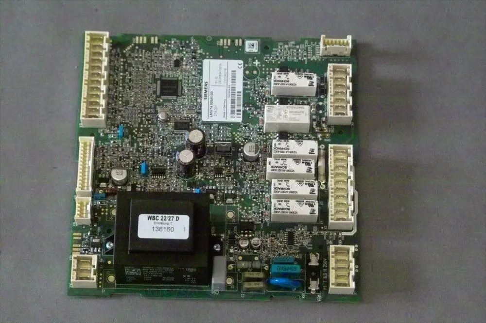 Brötje elektronische Steuerplatine mit mehreren Relais und Anschlussklemmen, die für Heizungs- und Regelungssysteme verwendet wird.