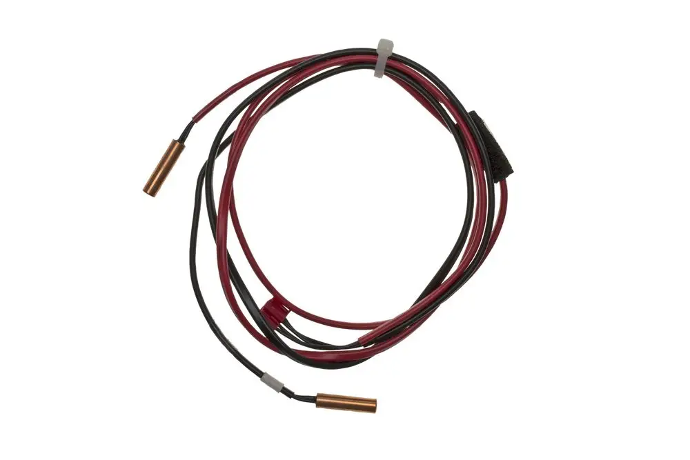 Kabel mit Anschlussstücken für einen Temperaturfühler von Brötje, bestehend aus schwarzen und roten Drähten, die für spezifische Anwendungen verwendet werden.