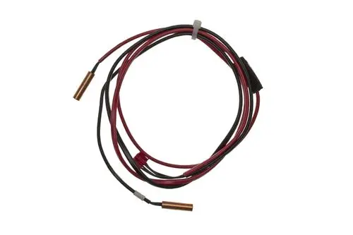 Kabel mit Anschlussstücken für einen Temperaturfühler von Brötje, bestehend aus schwarzen und roten Drähten, die für spezifische Anwendungen verwendet werden.