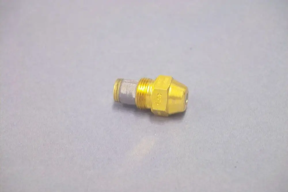 Brötje Düse aus Messing mit konischer Form und seitlichem Gewinde. Das Produkt weist eine Metalloberfläche auf und ist für spezifische Anwendungen in Heizsystemen geeignet.