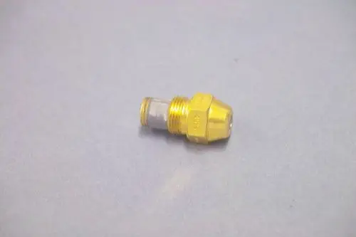 Brötje Düse aus Messing mit konischer Form und seitlichem Gewinde. Das Produkt weist eine Metalloberfläche auf und ist für spezifische Anwendungen in Heizsystemen geeignet.