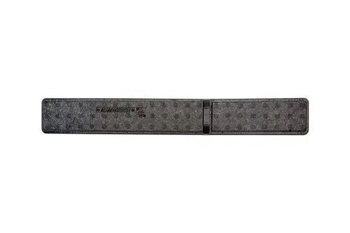 Brötje EPP-Ventilatordeckel in schwarzer Ausführung mit glatter und strukturierter Oberfläche, mittig geteilt zur Öffnung. Ideal zur Abdeckung von Ventilatoröffnungen.