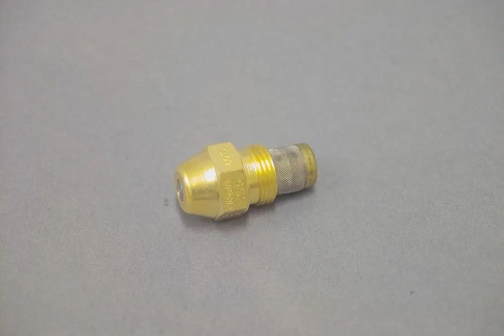 Goldfarbener Messing-Düsenkörper von Brötje, mit konischer Form und Gewinde für eine Verbindung in Heizungsanlagen.