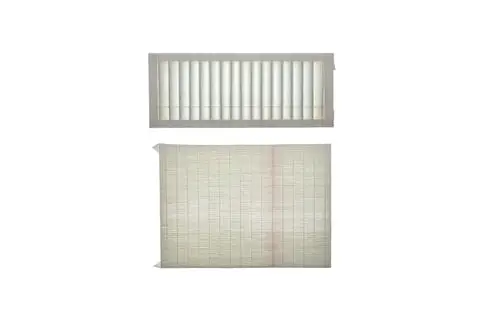 Zwei Filter mit hellen, gestreiften Oberflächen, die für Brötje Geräte geeignet sind. Der obere Filter hat vertikale Lamellen, der untere ist rechteckig mit einer gitterartigen Struktur.