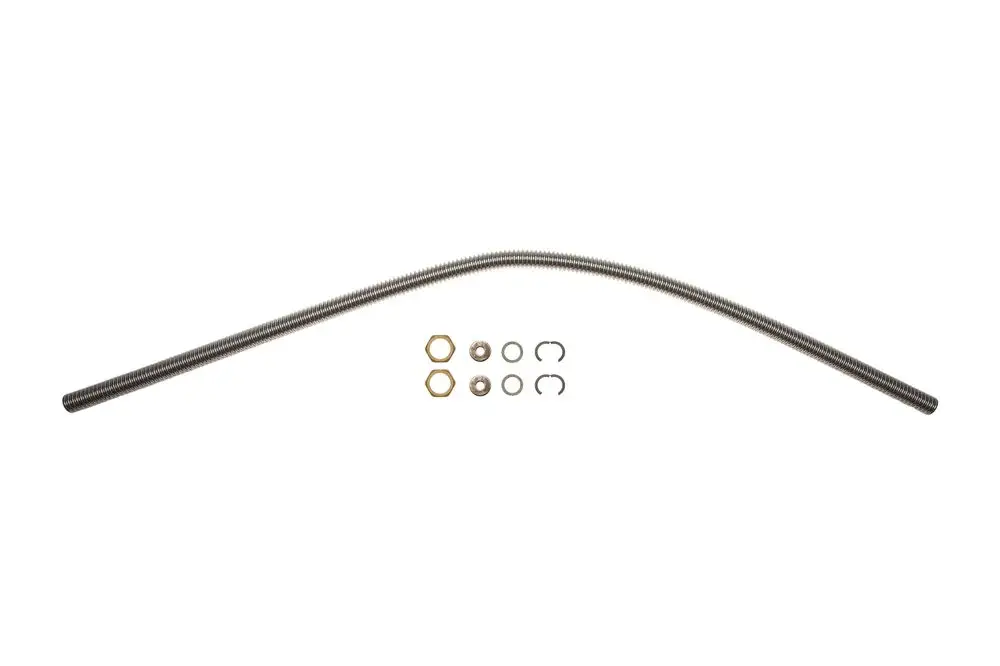 Brötje Wellschlauch in gebogener Form, mit mehreren Metallringen und Unterlegscheiben, auf neutralem Hintergrund.