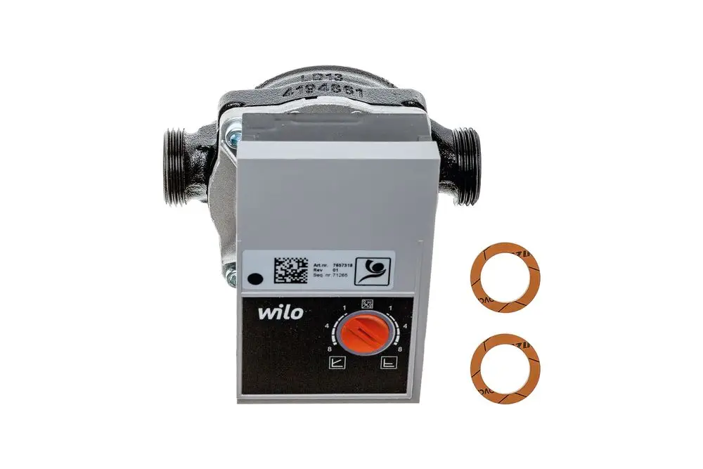 Wilo-Pumpe mit elektrischer Steuerung und zwei Dichtungsringen, geeignet für Heizungs- und Wasseranwendungen, in industriellem Design von der Marke Brötje.