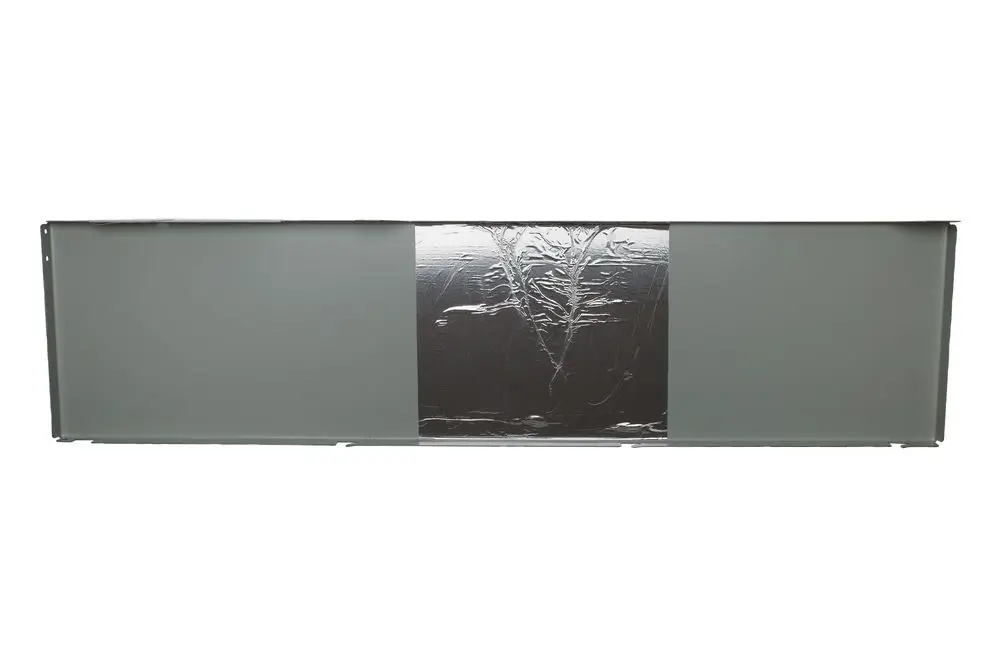 Brötje Verkleidungsseitenteil in grauer Farbe mit einer glänzenden Aluminiumoberfläche in der Mitte, rechte Frontansicht, für Heizgeräte.