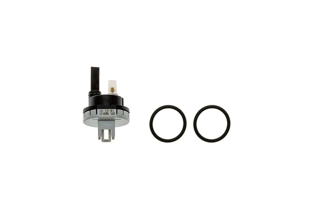 Durchflusssensor von Brötje mit zwei O-Ringen. Der Sensor hat eine runde Basis mit Anschlussmöglichkeiten und einem hervorstehenden Schlauchanschluss.