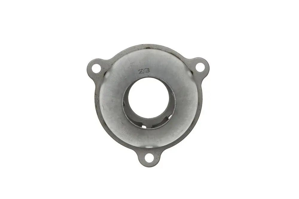 Brötje Leitdüse in runder Form, mit einem zentralen Loch, an den Seiten drei Befestigungslöcher. Oberfläche aus Metall, zeigt Gebrauchsspuren.