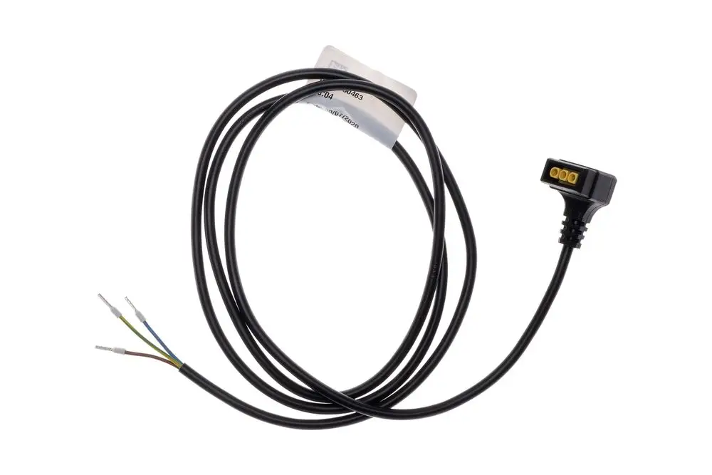Brötje Netzleitung mit einem Stecker und drei freiliegenden Drähten in einer flexiblen Ummantelung, die für Pumpenanwendungen geeignet ist.