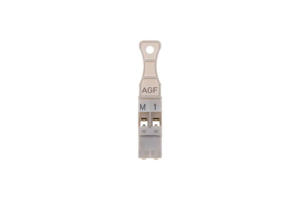 Brötje Stecker mit zwei Anschlüssen, beschriftet mit "M" und "1". Hergestellt aus Kunststoff mit einer Öse zur Befestigung.