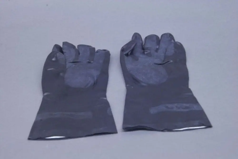 Schutzhandschuhe in schwarzer Farbe, geeignet für Reinigungsarbeiten. Brötje Produkte sind für Wartungs- und Pflegearbeiten vorgesehen.