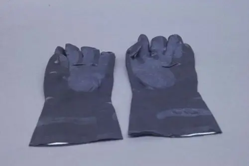 Schutzhandschuhe in schwarzer Farbe, geeignet für Reinigungsarbeiten. Brötje Produkte sind für Wartungs- und Pflegearbeiten vorgesehen.