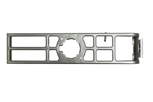 Brötje Motorhalter in länglicher Form mit mehreren Öffnungen und Aussparungen, gefertigt aus Metall, dargestellt auf einem weißen Hintergrund.