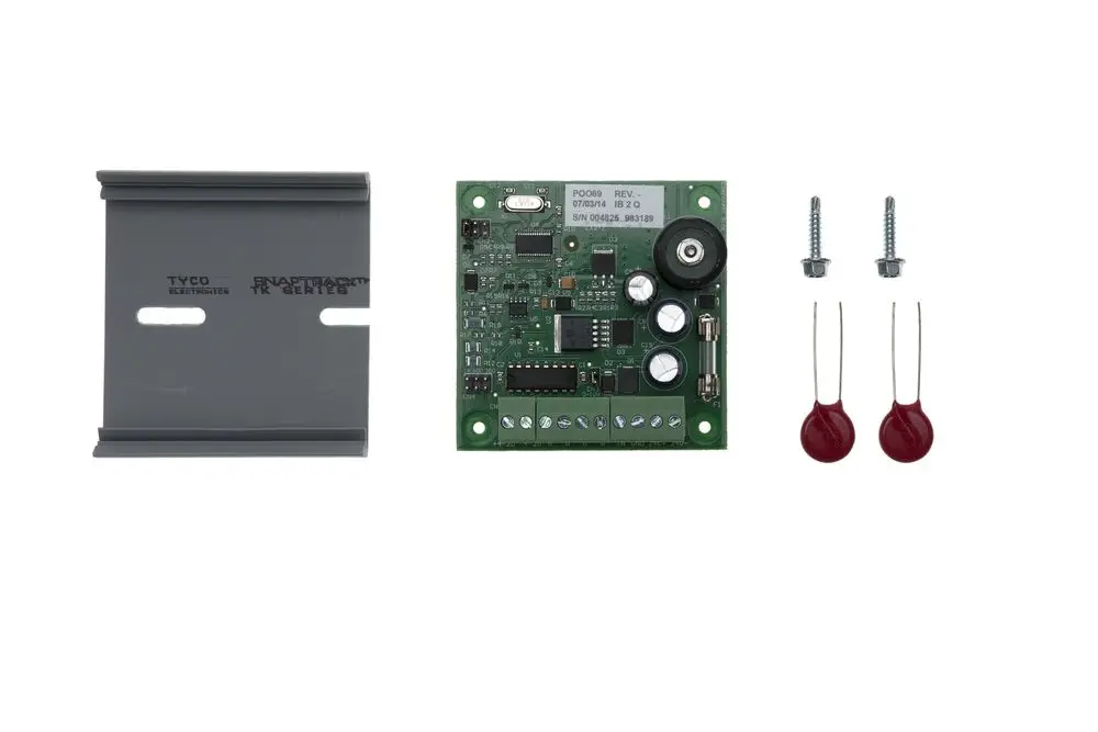 Grüne Platine mit verschiedenen elektronischen Bauteilen, Schrauben, einer Blende und zwei roten Sicherungen, möglicherweise Teil eines Brötje-Heizsystems.
