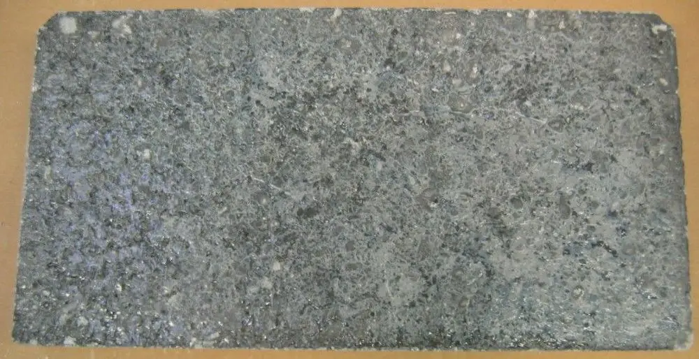 Grau marmorierter Bodenstein von Brötje mit strukturiertem Muster, rechteckig und flach. Die Oberfläche zeigt einen gleichmäßigen Aufbau aus kleinen Steinen.