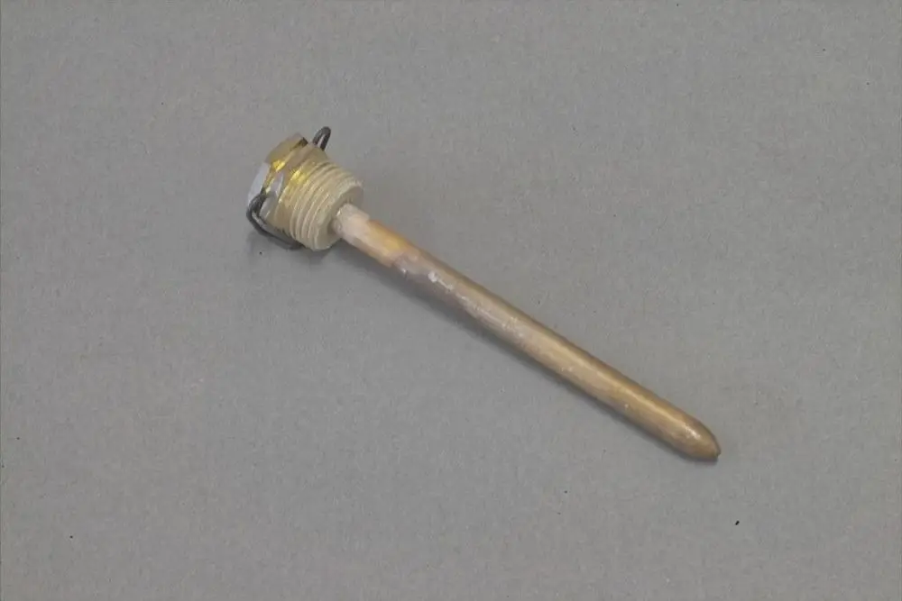 Brötje Tauchhülse mit einem zylindrischen Metallkörper und einem Gewinde, geeignet für Anwendungsbereiche wie Verdampfer oder Kondensatoren.
