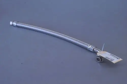 Brötje Schlauch mit gewellter Oberfläche und zwei Anschlussgewinden an den Enden, hergestellt aus flexiblem Material. Ideal für Rohrleitungssysteme.