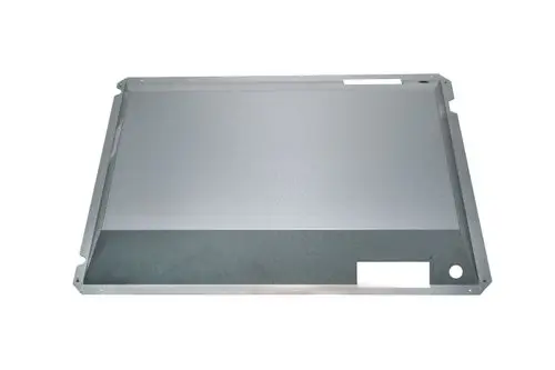 Brötje Rückwand aus Metall, flach und rechteckig, mit Aussparungen und einer genormten, blanken Oberfläche, möglicherweise für einen Heizungsanbau oder ähnliches.