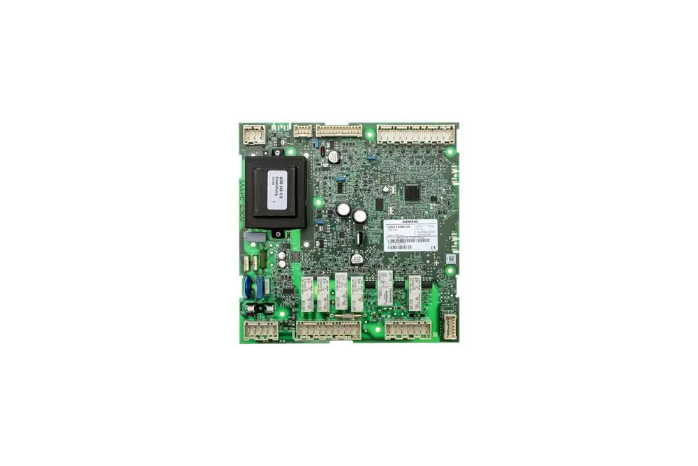 Grüne Steuerplatine von Brötje mit verschiedenen Steckverbindern und elektronischen Bauteilen, auf einer einfarbigen Fläche abgebildet.
