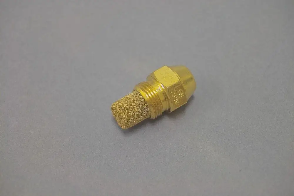 Brassdüse von Brötje, mit einem feinen Metallfilter, für den Einsatz in Heizsystemen, ohne erkennbare Maße oder spezifischen Typ.