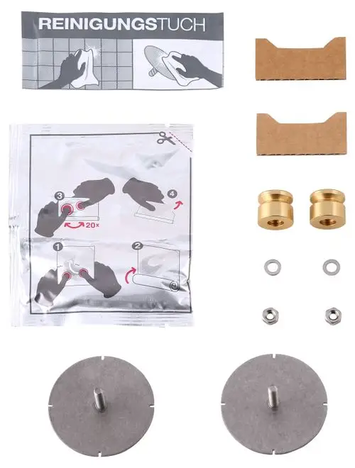 Keuco Montagezubehör, bestehend aus Reinigungsstoff, zwei Metallplatten mit Mittelstiften, Unterlegscheiben sowie Mutter- und Abstandhalter-Elementen.
