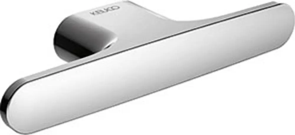 Handtuchhaken aus verchromtem Metall von Keuco mit flacher, breiter Oberfläche und abgerundeten Kanten. Ideal für den Badezimmerbereich zur Befestigung von Handtüchern.