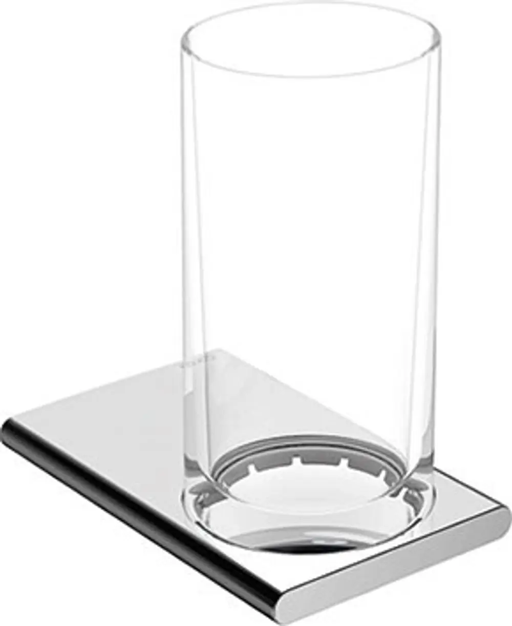 Glas aus Echtkristall von Keuco auf einem ebenen, rechteckigen Untersetzer. Der Untersetzer hat eine glänzende Oberfläche und hält das Glas stabil.