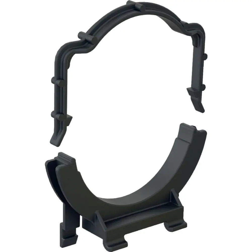 Rohrschelle aus schwarzem Kunststoff, geeignet für den Anschlussbogen von WC-Systemen. Geberit-Produkt zur Befestigung von Rohren mit einem Abstand von 88 mm.