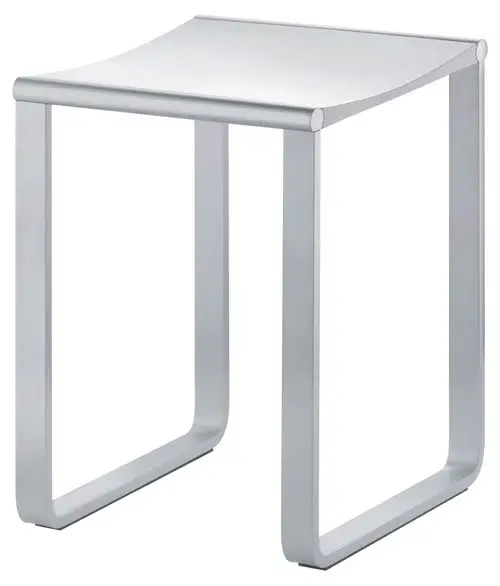 Hocker mit einem verchromten Gestell und einer dunklen Sitzfläche, geeignet für Badezimmer. Entwurf von Keuco mit modernem und funktionalem Design.
