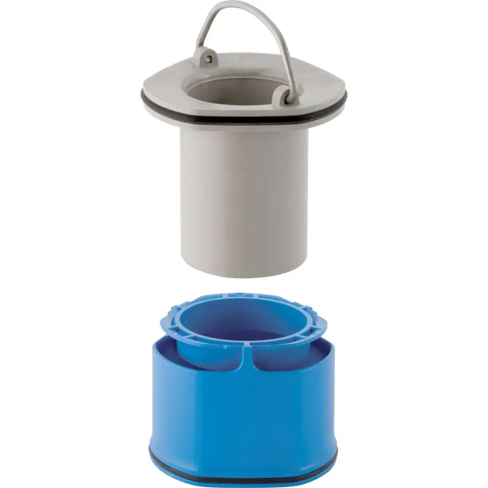 Tauchrohr und Geruchsverschlusseinsatz der Marke Geberit, bestehend aus einem grauen Rohr mit Metallgriff und einem blauen Einsatz, der mit einer Dichtungsfläche ausgestattet ist.