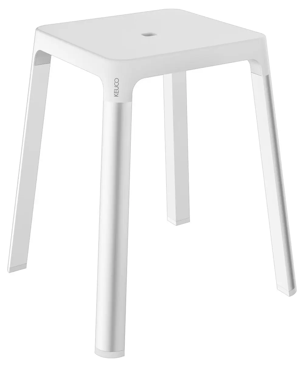 Weißer Hocker mit quadratischer Sitzfläche und vier geraden Beinen. Das Produkt stammt von Keuco und ist für den Gebrauch in feuchten Räumen geeignet.