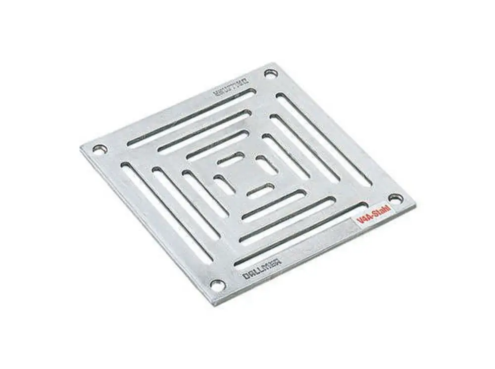 Quadratische Abdeckung aus Edelstahl mit waagerechten und senkrechten Rillen. Dallmer-Logo in der Ecke. Montagemöglichkeiten durch seitliche Löcher.