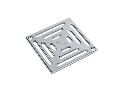 Rost aus glänzendem Metall mit schmalen, länglichen Öffnungen zur Wasserableitung. An den Ecken befinden sich Löcher zur Befestigung. Dallmer-Produkt für den Einsatz im Sanitärbereich.