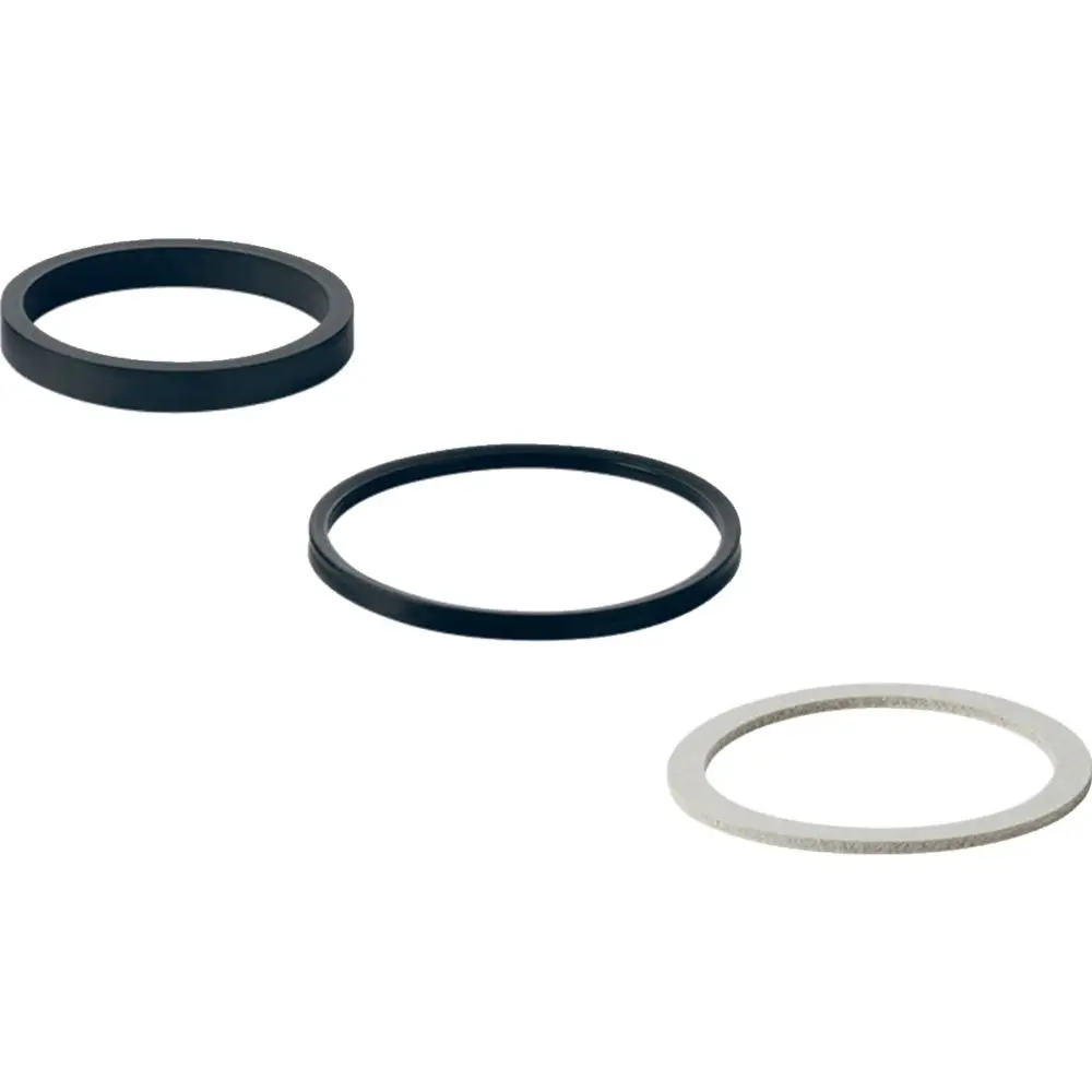 Drei Dichtungsringe in verschiedenen Größen, darunter zwei schwarze und ein grauer Ring, geeignet für Geberit-Produkte.