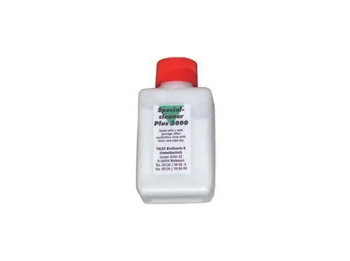 Flasche mit Reinigungslösung, weißes Kunststoffgehäuse mit rotem Deckel. Aufdruck enthält Hinweise zur Anwendung. Produkt von Dallmer für die Pflege von Edelstahl.