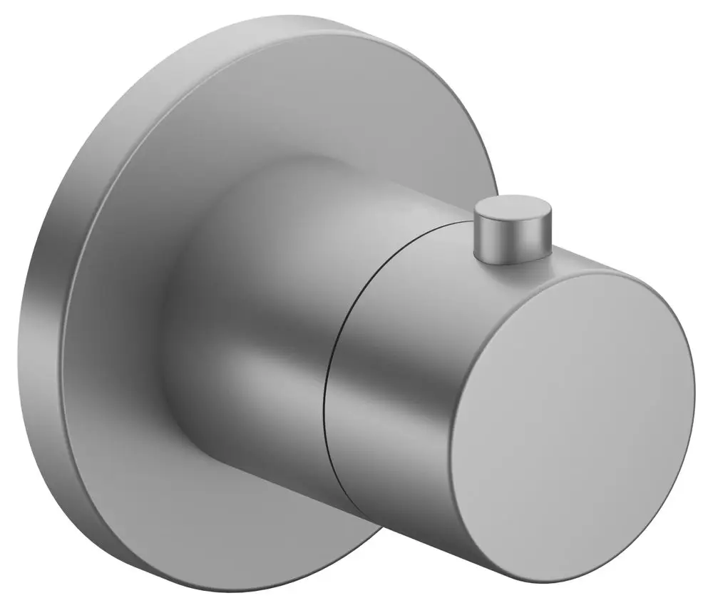 Thermostatarmatur von Keuco mit runder Form und Aluminium-Finish, montiert an einer Wand. Der Bedienknopf befindet sich an der Vorderseite der Armatur.