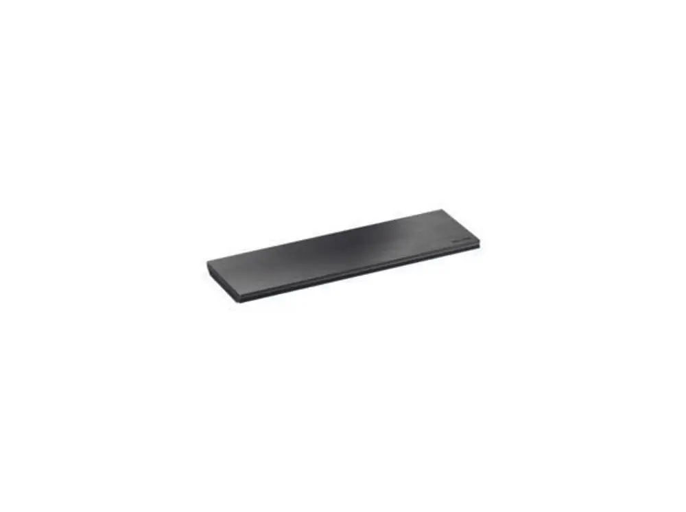 Schwarze, matte Abdeckung von Dallmer, länglich und flach, als Teil einer Installationslösung. Minimalistisches Design ohne zusätzliche Verzierungen.