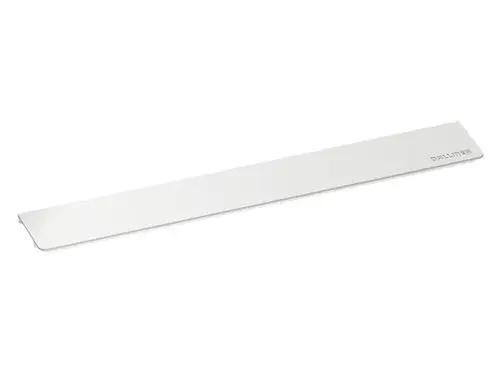 Edelstahlabdeckung von Dallmer, flach und länglich, mit einer schlichten Oberfläche, geeignet für Badezimmeranwendungen.
