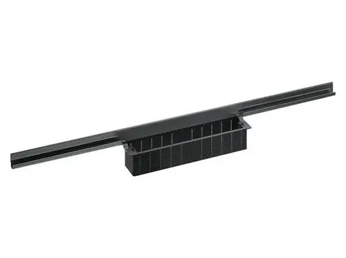 Schwarze Duschrinne von Dallmer mit einem langen, schmalen Kanal und Gitterstruktur, geeignet für den Bodenablauf in Badezimmern.