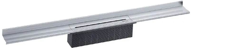 Dallmer Duschrinne mit einer schlichten, langen Oberfläche und seitlicher Abflussöffnung, montiert auf einem schwarzen, hohlen Sockel. Ideal für moderne Duschbereiche.