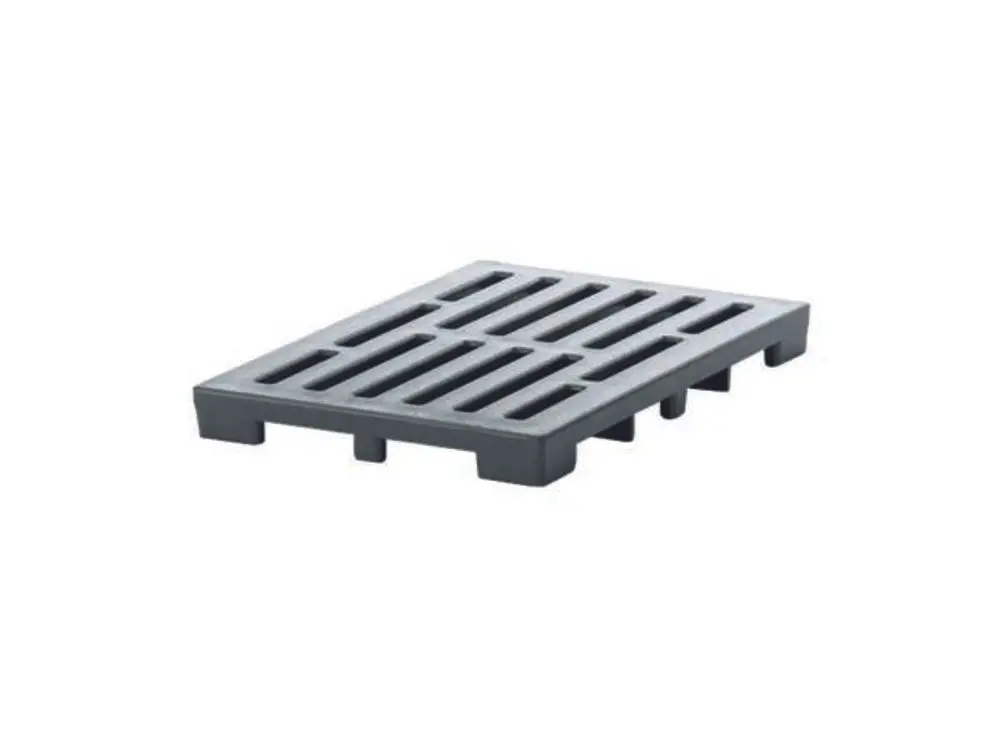 Grau gefärbtes Abdeckgitter mit gerillter Oberfläche, wahrscheinlich von Dallmer, geeignet für den Einsatz in einem Kellerablauf.