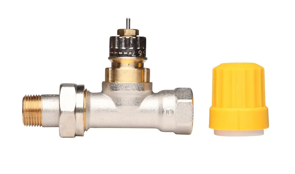 Danfoss Ventilgehäuse, metallisch und vernickelt, mit verstellbarem Teil und gelb gekennzeichnetem Verschlussdeckel.