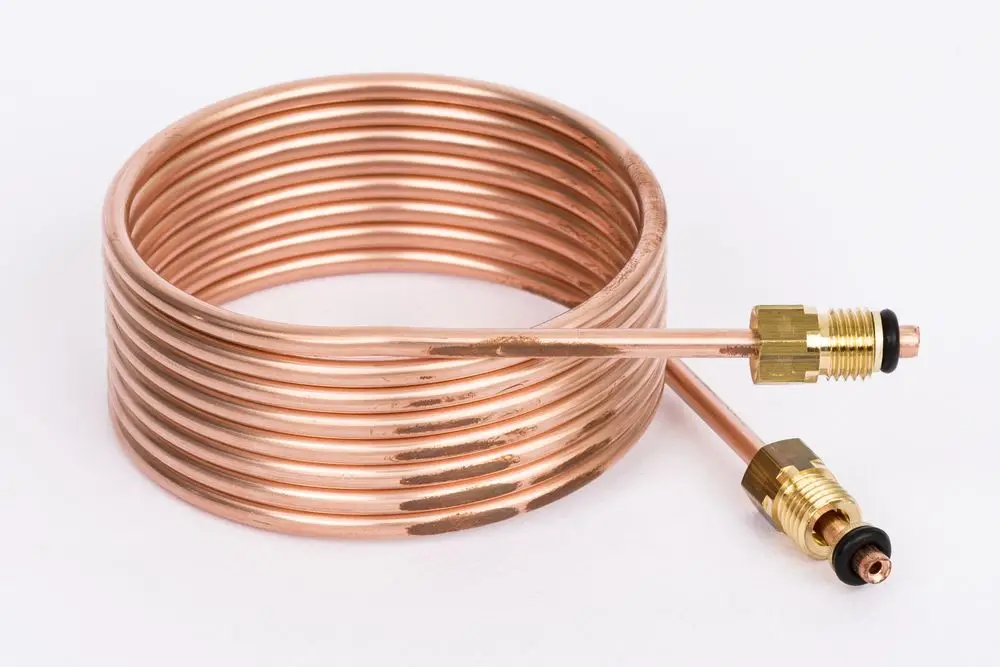 Kupferrohr mit mehreren Wicklungen und zwei Anschlüssen, geeignet für Anwendungen in der Kälte- und Wärmeversorgung, gefertigt von Danfoss.